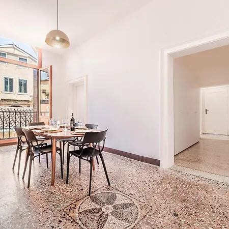 Il Leone Di Rialto